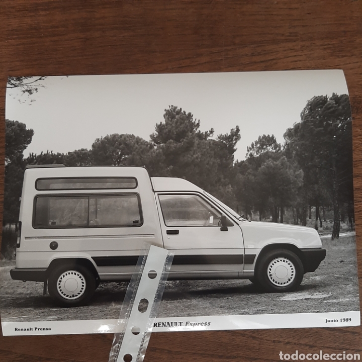 Outros artigos de papel: Fotograf&iacute;a furgoneta Renault express