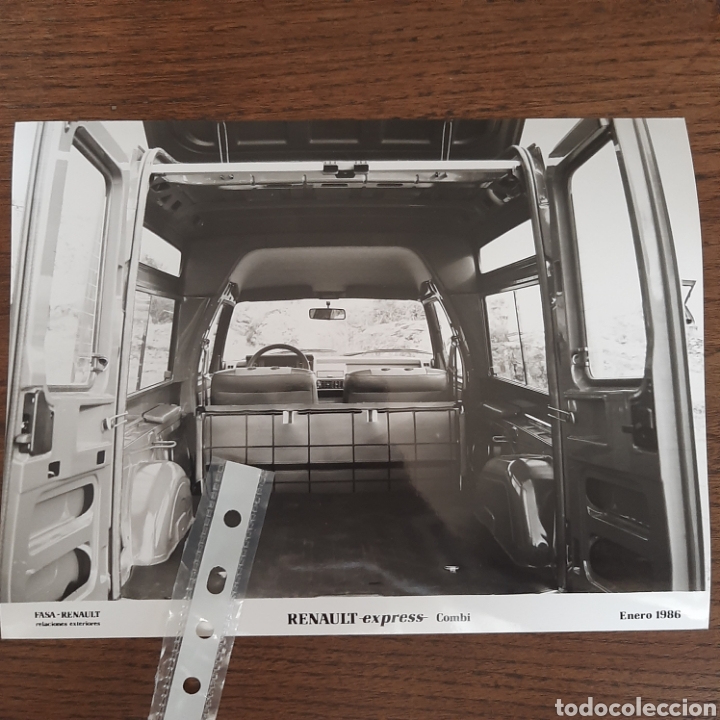 Outros artigos de papel: Fotograf&iacute;a furgoneta Renault express