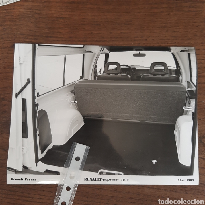 Outros artigos de papel: Fotograf&iacute;a furgoneta Renault express