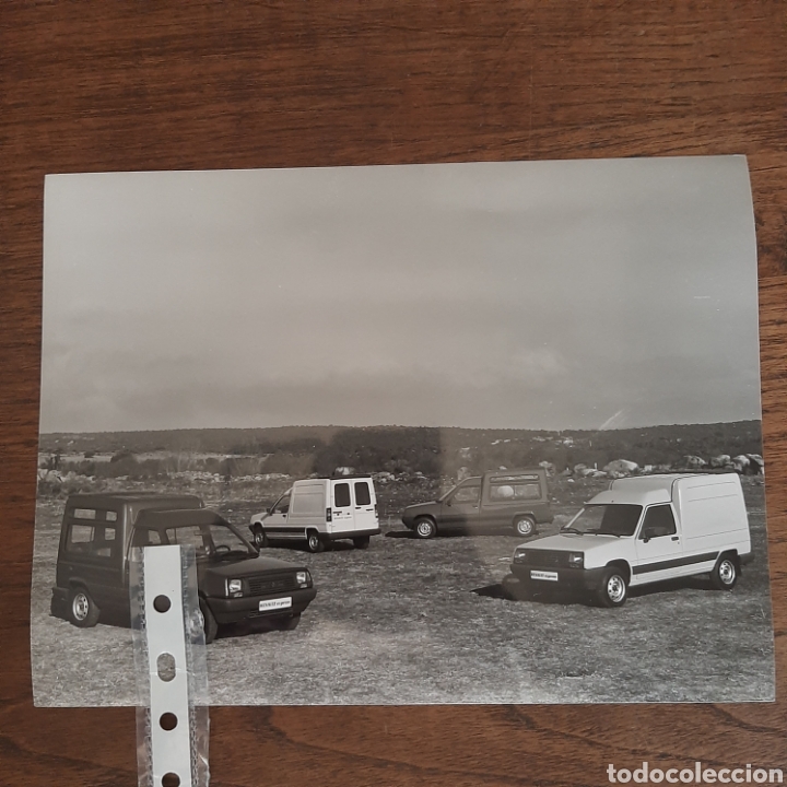 Outros artigos de papel: Fotograf&iacute;a furgoneta Renault express