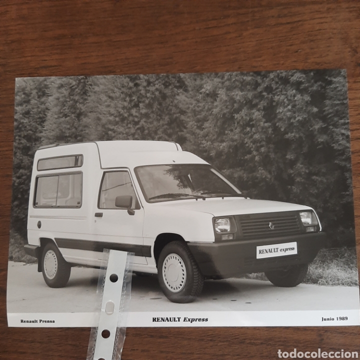 Outros artigos de papel: Fotograf&iacute;a furgoneta Renault express