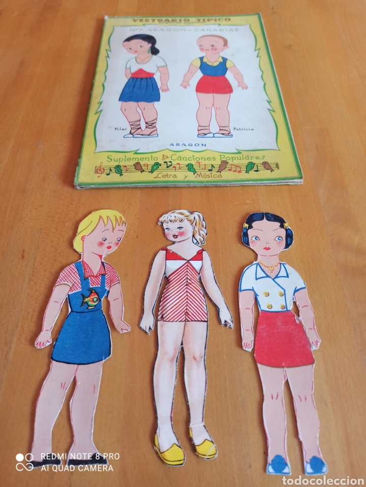 Otros art&iacute;culos de coleccionismo en papel: Libro con recortables + 75 vestidos , complementos... - Foto 5