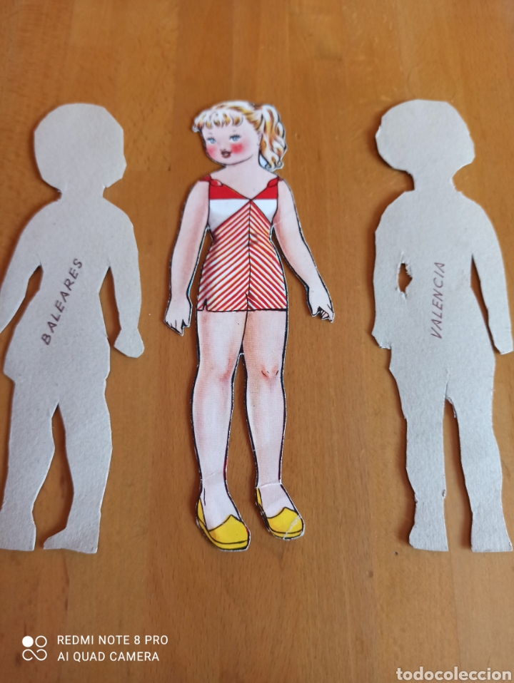 Otros art&iacute;culos de coleccionismo en papel: Libro con recortables + 75 vestidos , complementos... - Foto 10