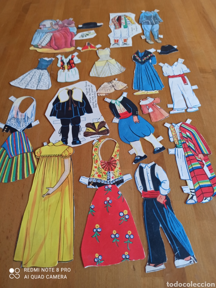 Otros art&iacute;culos de coleccionismo en papel: Libro con recortables + 75 vestidos , complementos... - Foto 13