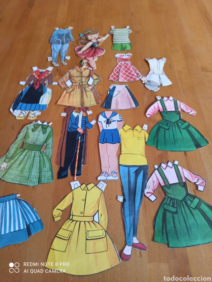Otros art&iacute;culos de coleccionismo en papel: Libro con recortables + 75 vestidos , complementos... - Foto 14