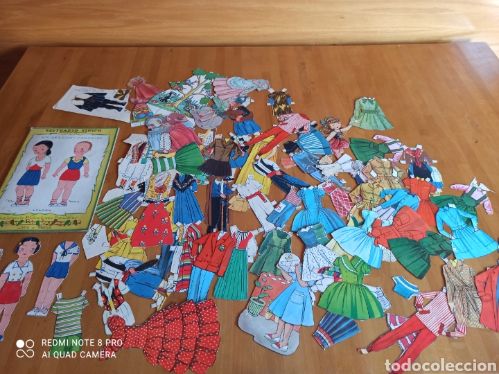 Otros art&iacute;culos de coleccionismo en papel: Libro con recortables + 75 vestidos , complementos... - Foto 1
