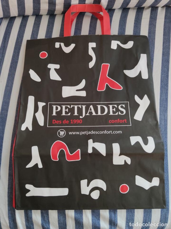 Otros Art&iacute;culos de Coleccionismo en Papel: Bolsa de papel publicidad de zapater&iacute;a Petjades ( En castellano Pisadas).