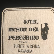Otros Artículos de Coleccionismo en Papel: NAVARRA POSAVASOS HOTEL MESON DEL PEREGRINO ,PUENTE LA REINA CAJA 2. Lote 385528289