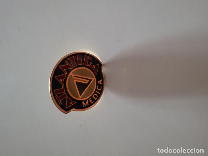 Otros Art&iacute;culos de Coleccionismo en Papel: PIN INSIGNIA MUTUA M&Eacute;DICA ATLANTIDA