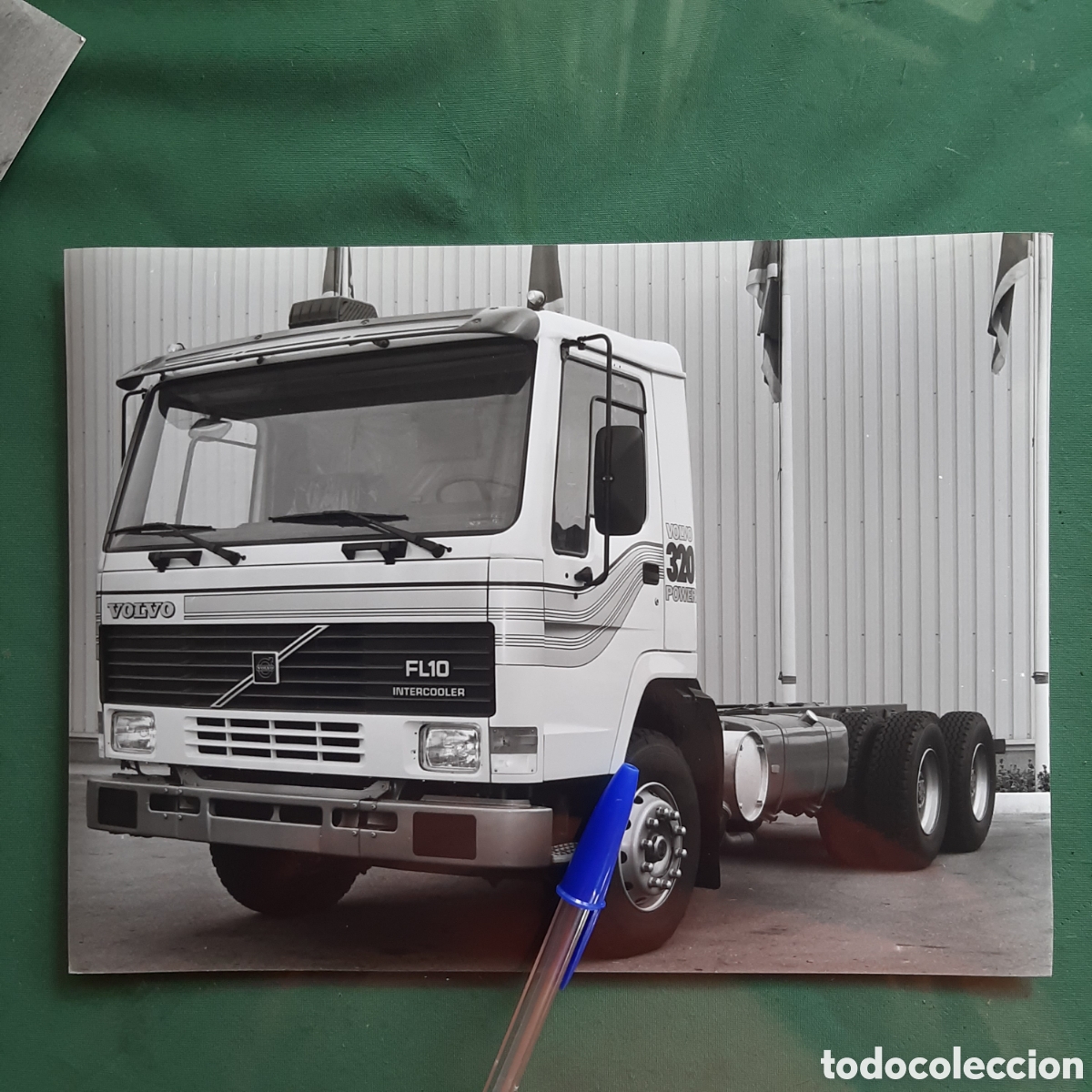 Paper Collecting Others: Fotograf&iacute;a camion volvo FL 10
