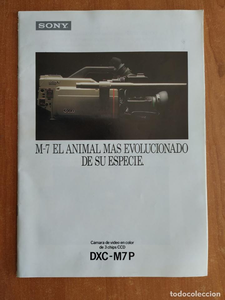 Otros Art&iacute;culos de Coleccionismo en Papel: C&aacute;mara video SONY DXC-M7P. El animal mas evolucionado. A&ntilde;os 90.