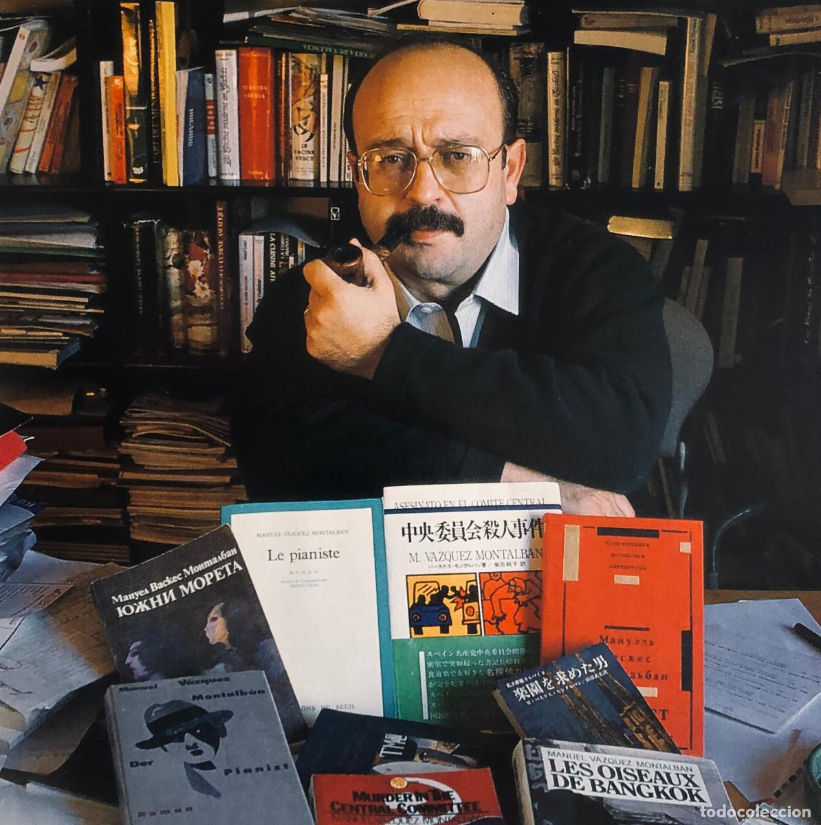 Otros art&iacute;culos de coleccionismo en papel: Fotograf&iacute;a del escritor Manuel V&aacute;zquez Montalb&aacute;n. Recorte de revista. 18 x 18 cm.