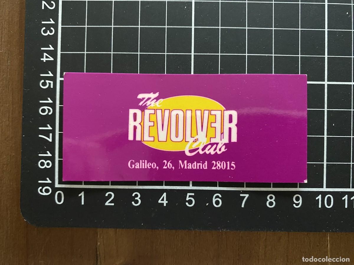 Collectionnisme Papier divers: PASE DE PUERTE INVITACION FLYER SALA REVOLVER MADRID CALLE GALILEO A&Ntilde;OS NOVENTA ANTES SPLASS KITSCH