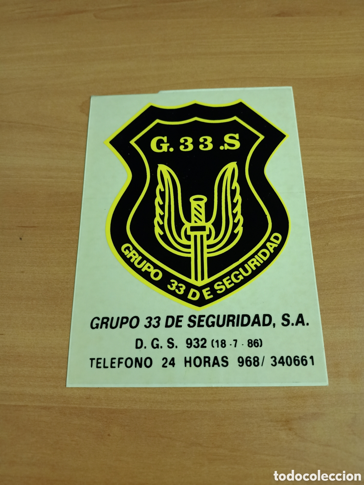 Otros Art&iacute;culos de Coleccionismo en Papel: Antigua pegatina empresa de seguridad Grupo 33 Seguridad, S.A.