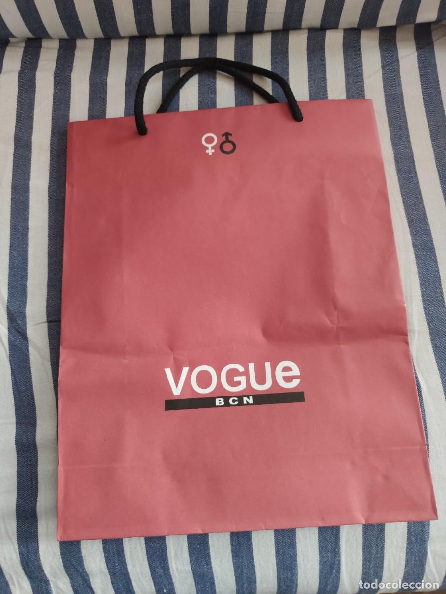 Otros Art&iacute;culos de Coleccionismo en Papel: Antigua bolsa de papel con asas de cord&oacute;n de Vogue BCN (Barcelona).