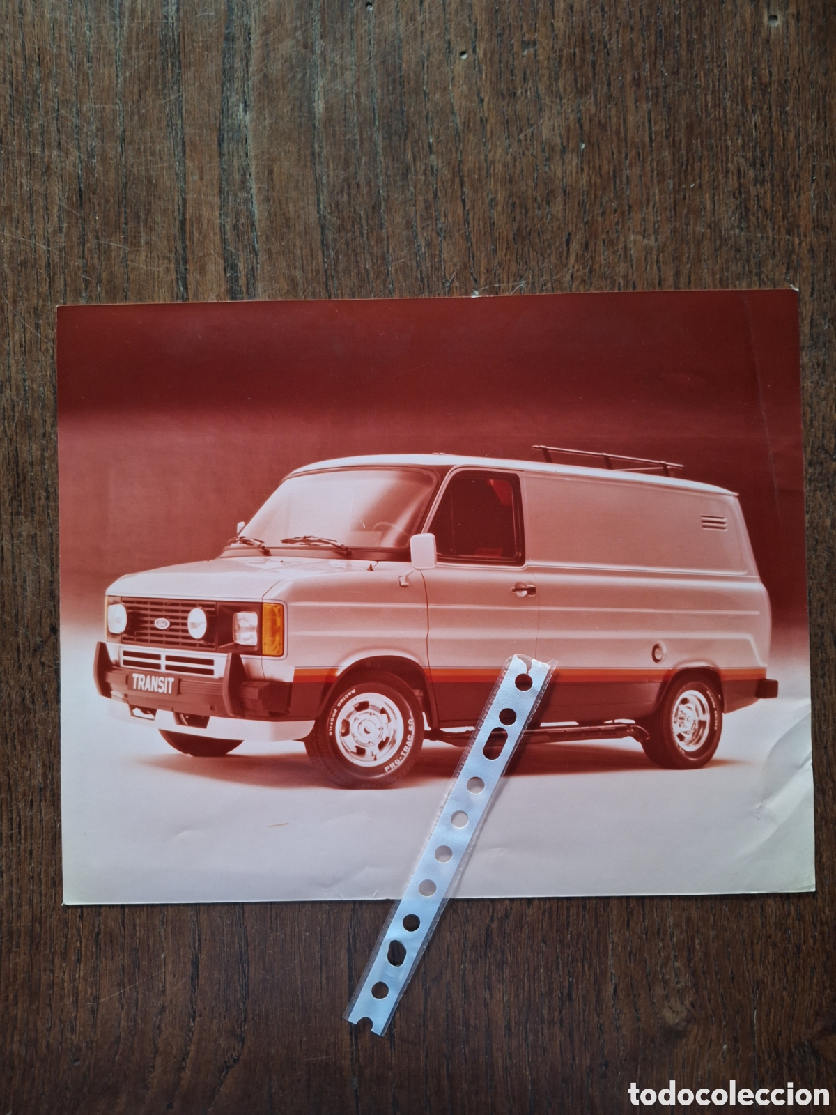 Paper Collecting Others: Fotograf&iacute;a furgoneta Ford Transit