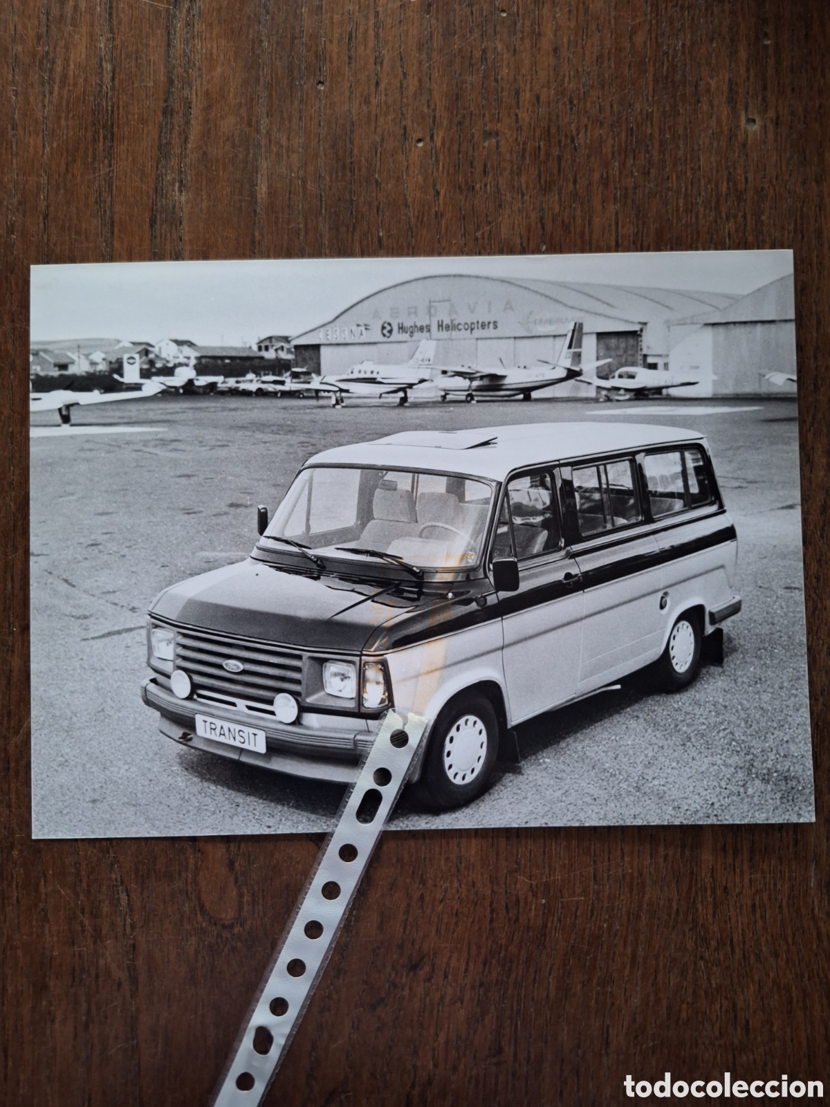 Paper Collecting Others: Fotograf&iacute;a furgoneta Ford Transit