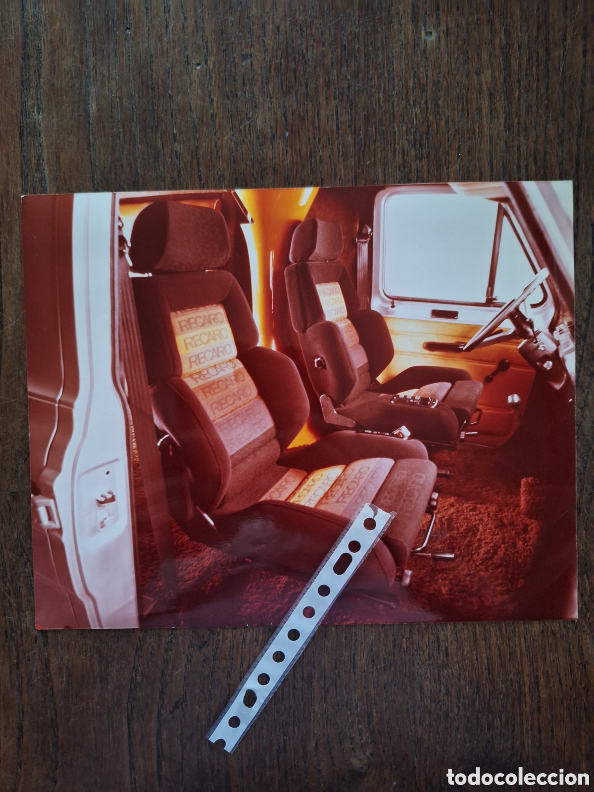 Paper Collecting Others: Fotograf&iacute;a furgoneta Ford Transit