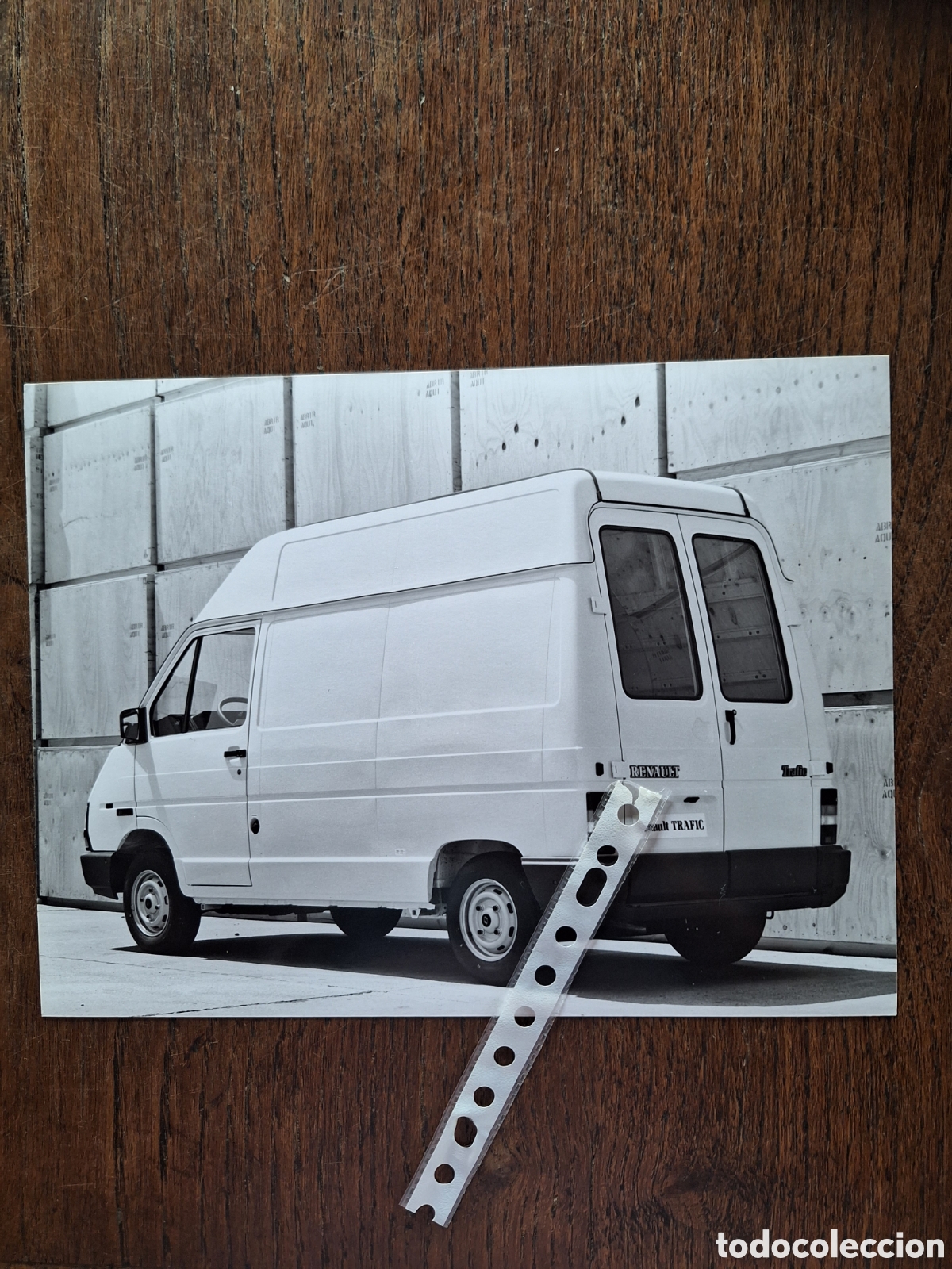 Paper Collecting Others: Fotograf&iacute;a furgoneta Renault Trafic