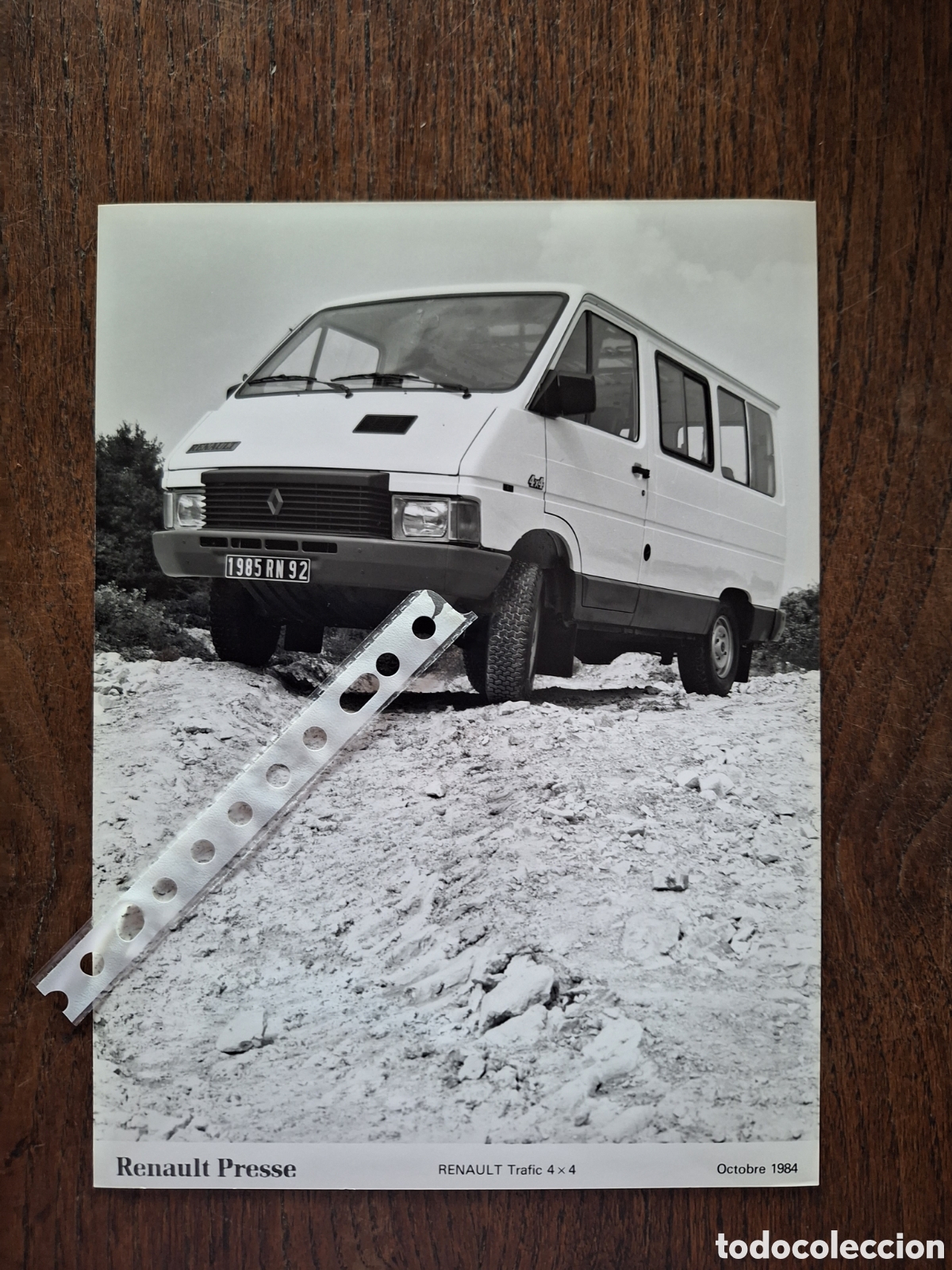 Paper Collecting Others: Fotograf&iacute;a furgoneta Renault Trafic