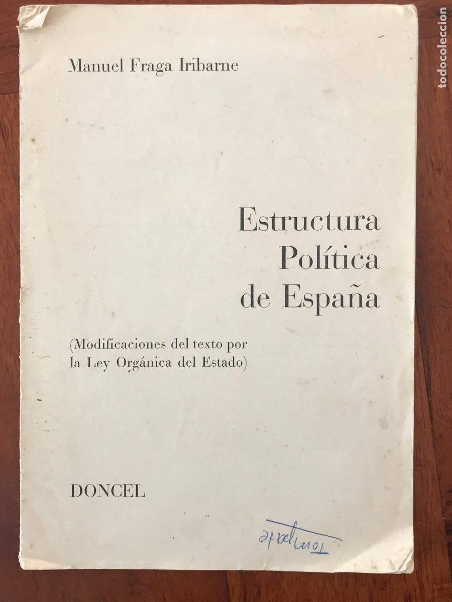 Outros artigos de papel: Manuel Fraga Iribarne. Estructura Pol&iacute;tica de Espa&ntilde;a. Madrid, 1967.