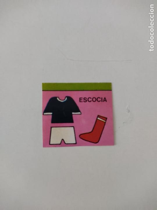 Otros art&iacute;culos de coleccionismo en papel: RECORTE DE PAPEL CAMISETA PANTALON EQUIPACI&Oacute;N ESCOCIA MUNDIAL 1982 WORLD CUP 82