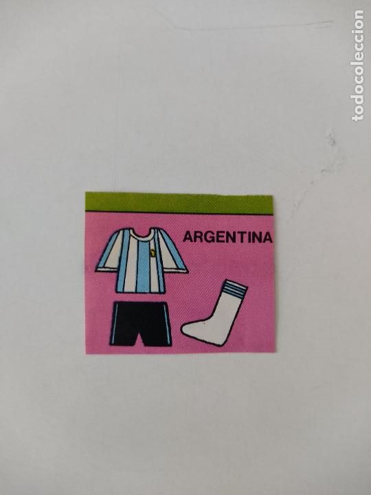 Otros art&iacute;culos de coleccionismo en papel: RECORTE DE PAPEL CAMISETA PANTALON EQUIPACI&Oacute;N ARGENTINA MUNDIAL 1982 WORLD CUP 82