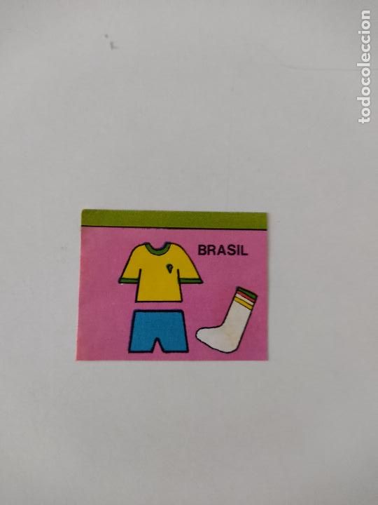 Otros art&iacute;culos de coleccionismo en papel: RECORTE DE PAPEL CAMISETA PANTALON EQUIPACI&Oacute;N BRASIL MUNDIAL 1982 WORLD CUP 82