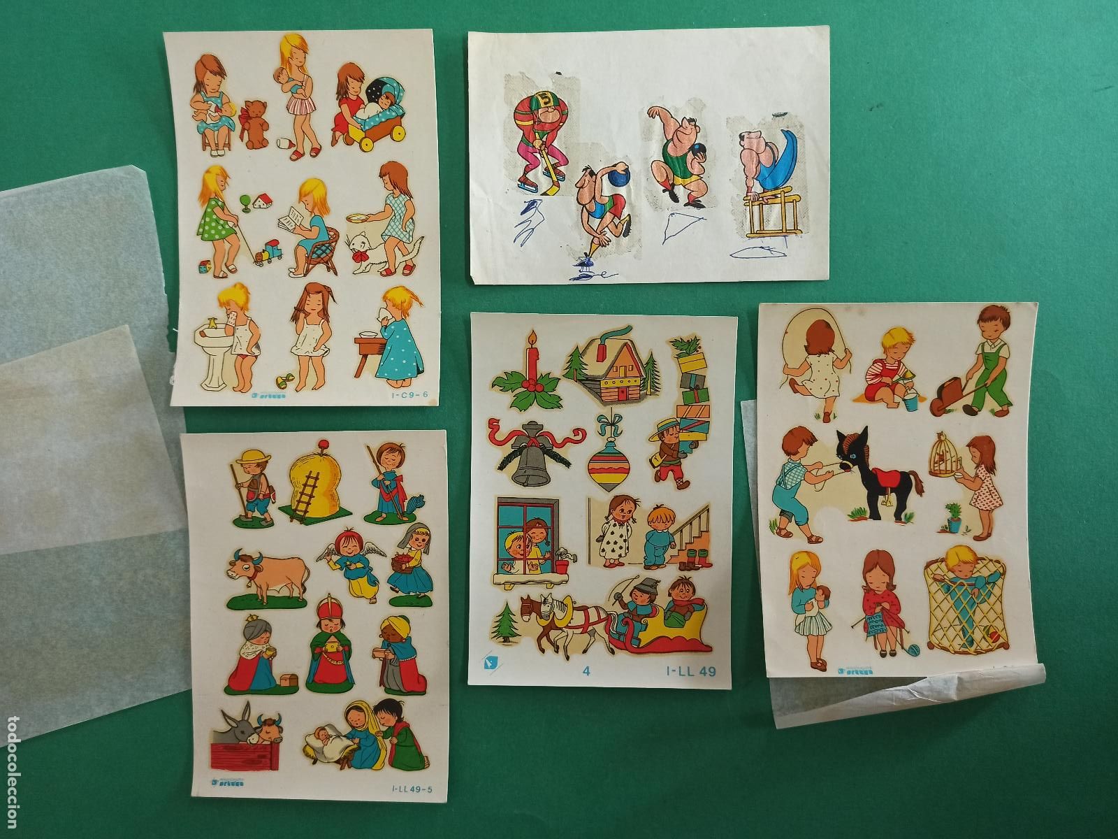 Altri oggetti di carta: 5 Antiguas hojas de calcomanias infantiles.