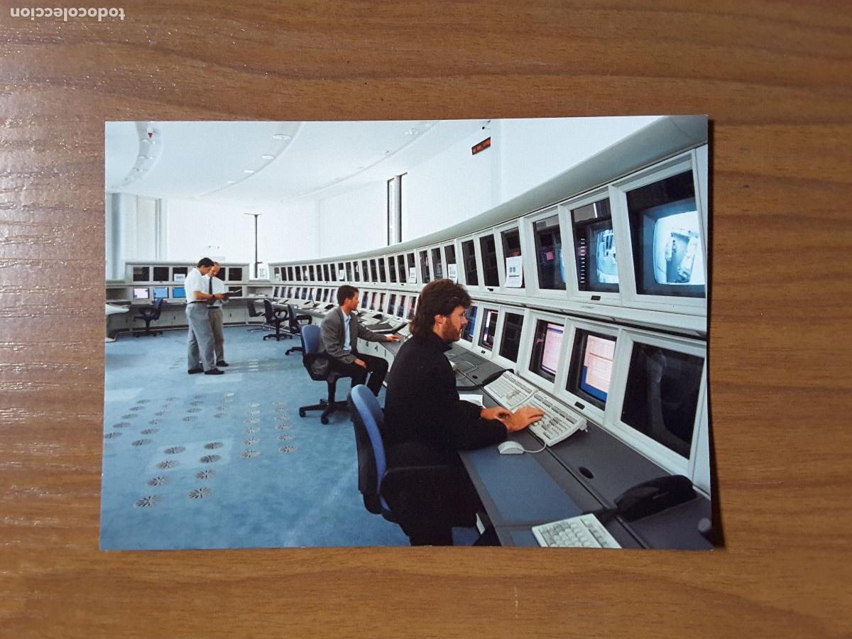 Paper Collecting Others: Foto original Eumetsat - Operations Control Room