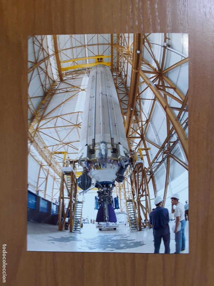 Outros artigos de papel: Foto original Arianespace, Ariane 5