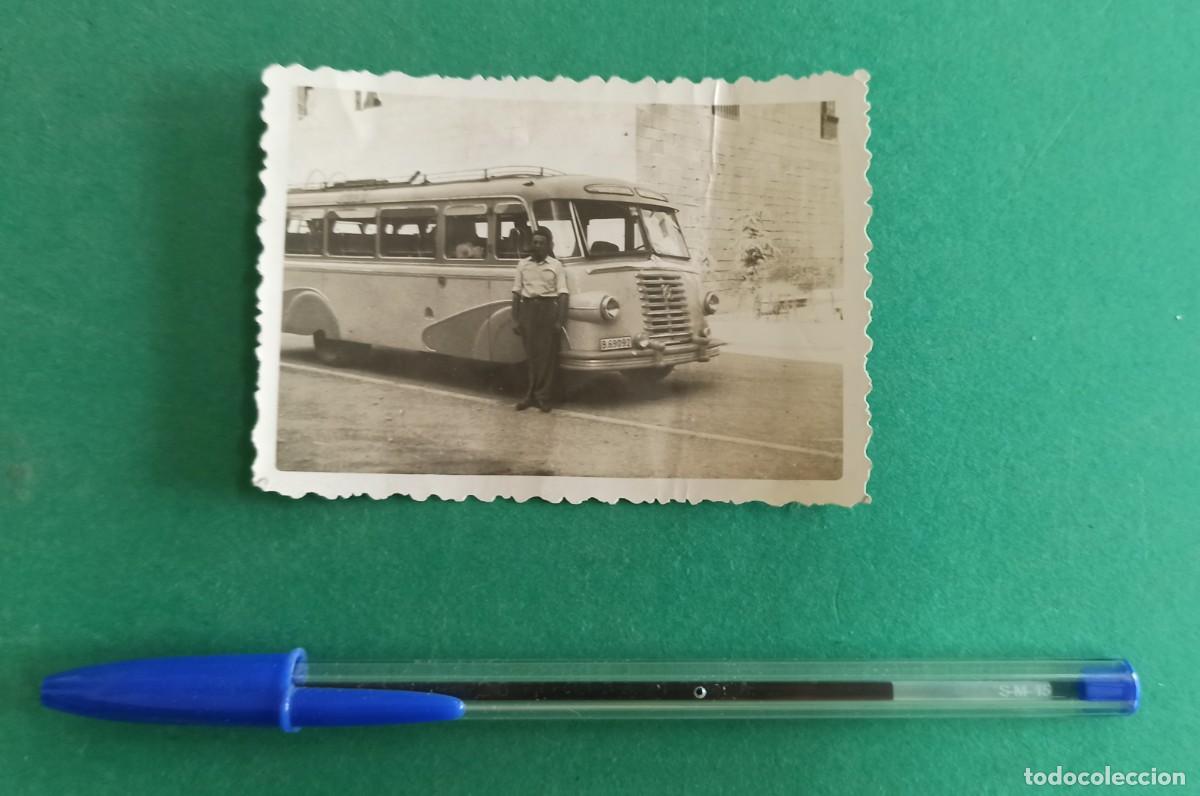 Otros art&iacute;culos de coleccionismo en papel: Antigua fotografia del a&ntilde;o 1948. Autobus ruta Barcelona - Gerona. Con el conductor. Transportes.