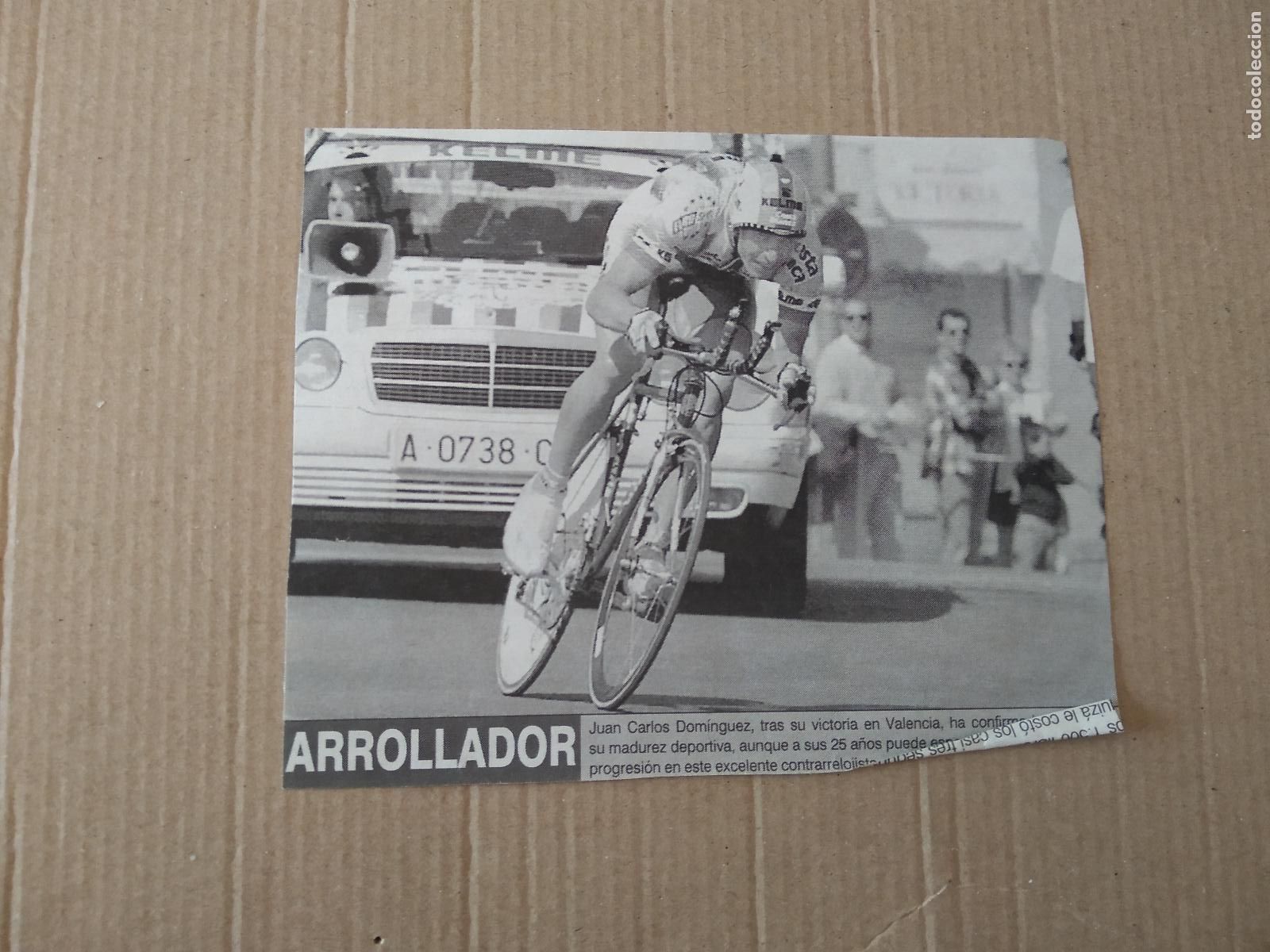Otros Art&iacute;culos de Coleccionismo en Papel: ANTIGUO RECORTE DIARIO PERIODICO JUAN CARLOS DOMINGUEZ CICLISMO MIDE 15,1CM X 12,1CM