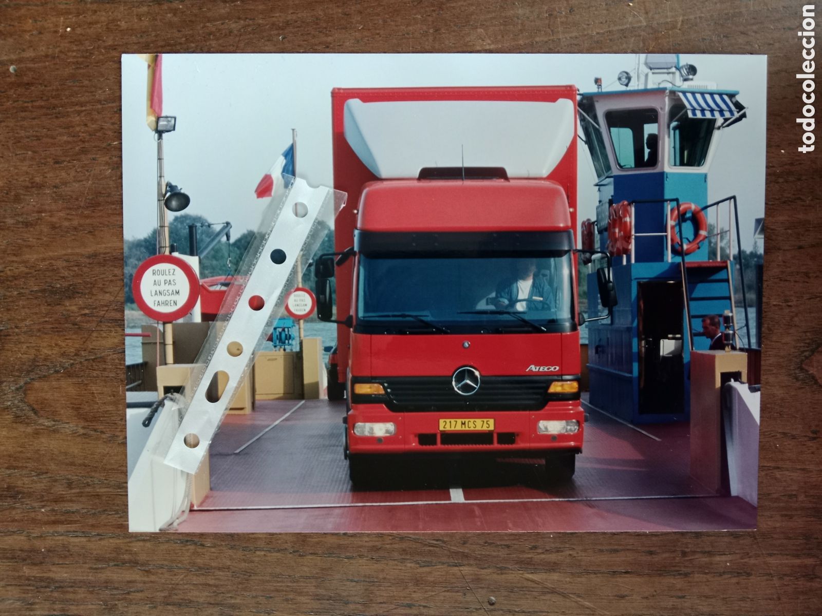 Outros artigos de papel: Fotograf&iacute;a cami&oacute;n mercedes Benz atego
