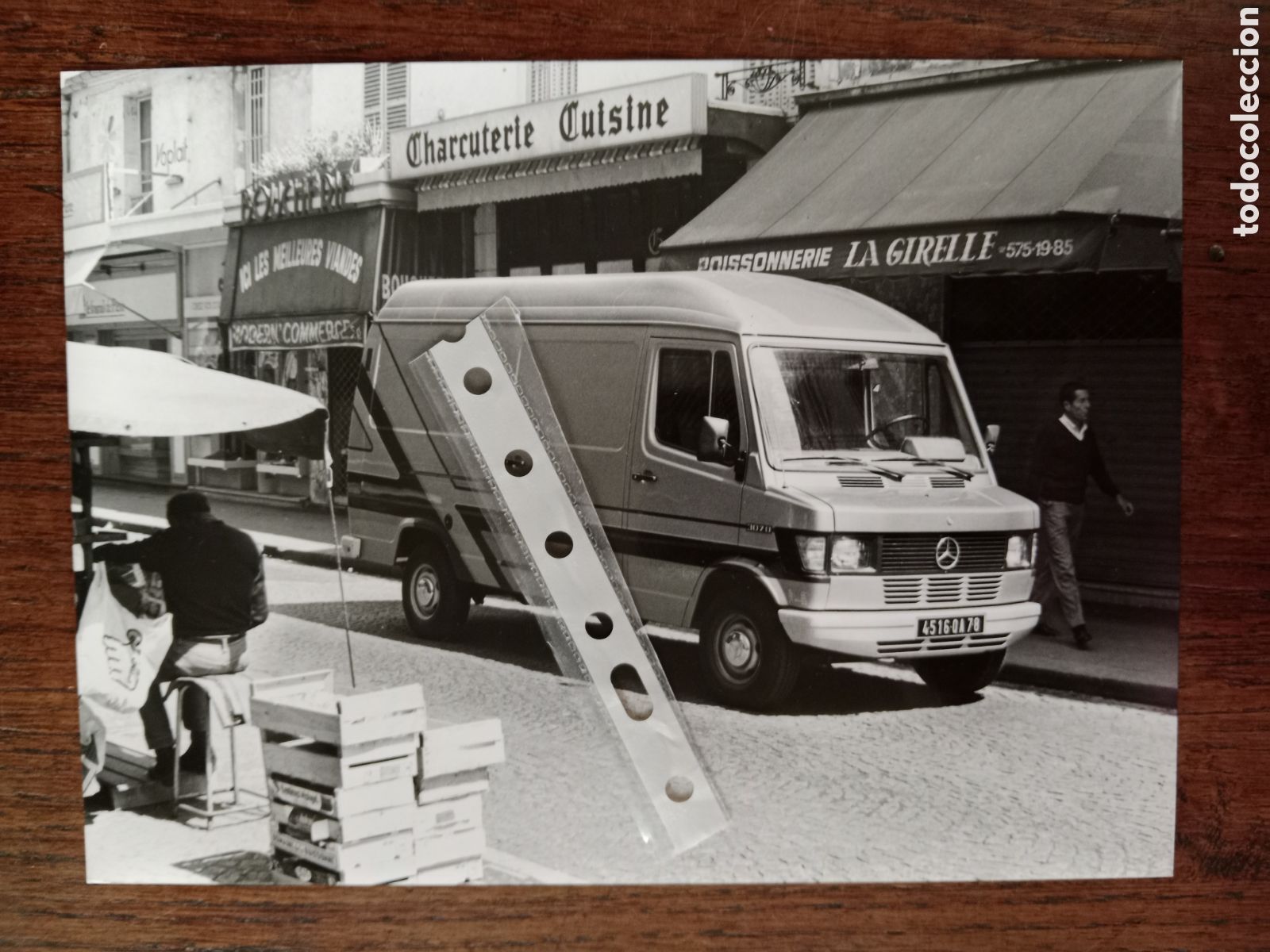Paper Collecting Others: Fotograf&iacute;a furgoneta mercedes Benz 307 D
