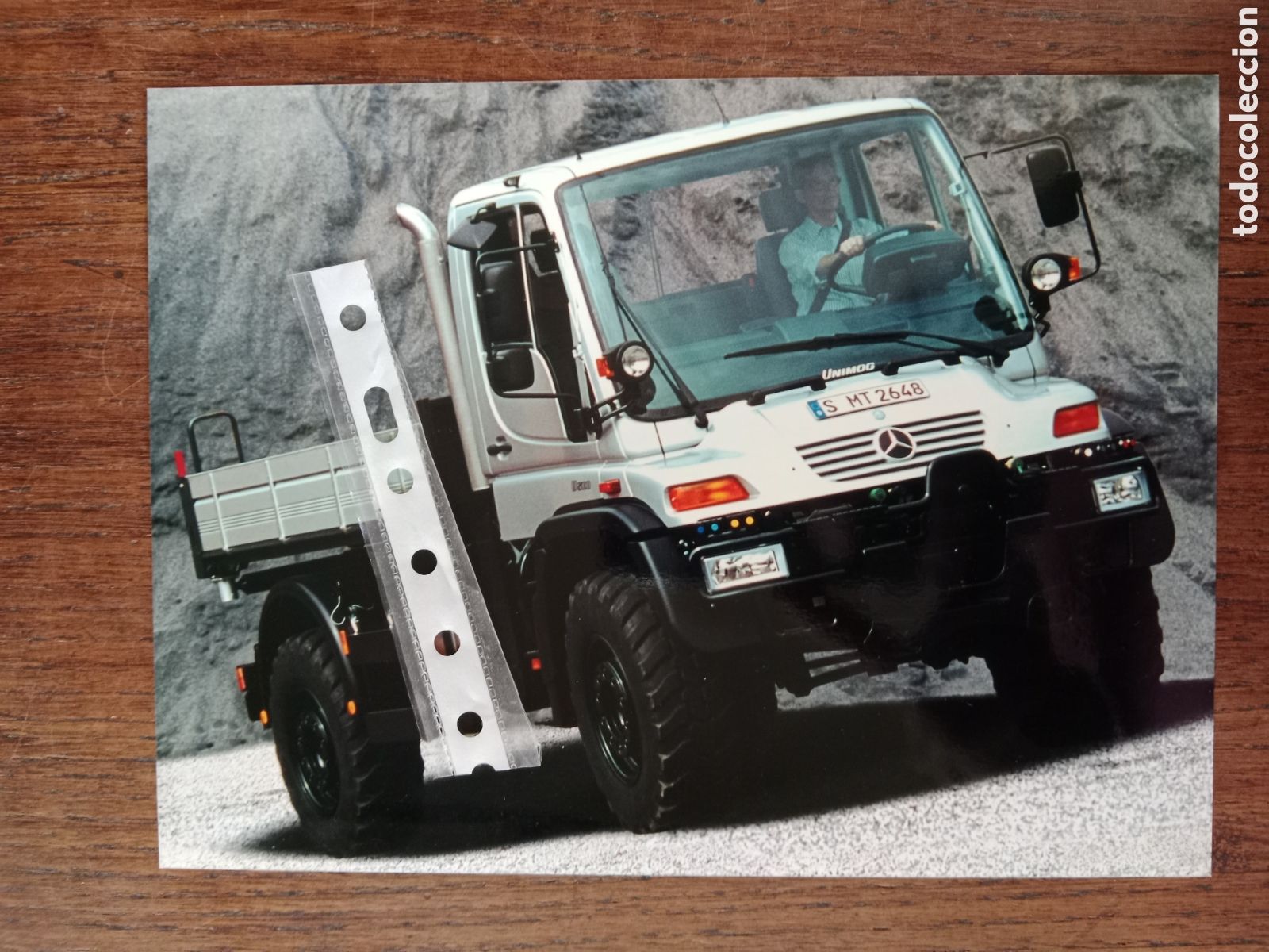 Outros artigos de papel: Fotograf&iacute;a cami&oacute;n mercedes Benz unimog