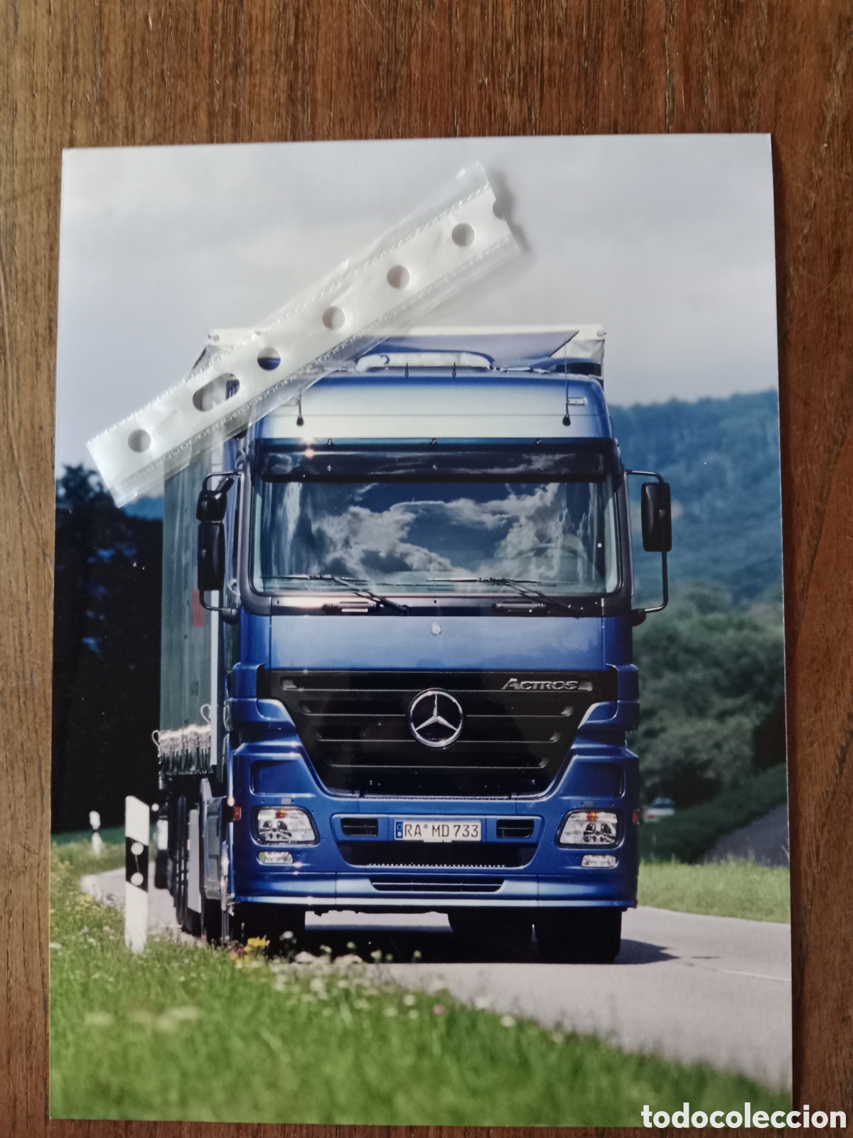 Paper Collecting Others: Fotograf&iacute;a cami&oacute;n mercedes Benz actros