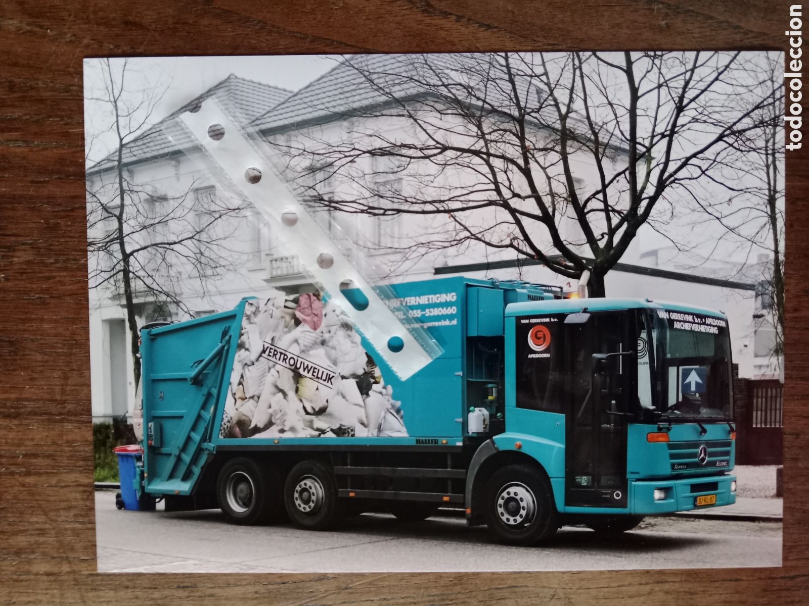 Paper Collecting Others: Fotograf&iacute;a cami&oacute;n mercedes Benz