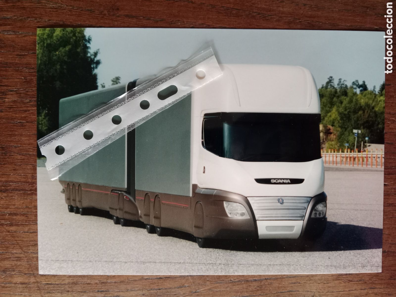 Paper Collecting Others: Fotograf&iacute;a cami&oacute;n Scania