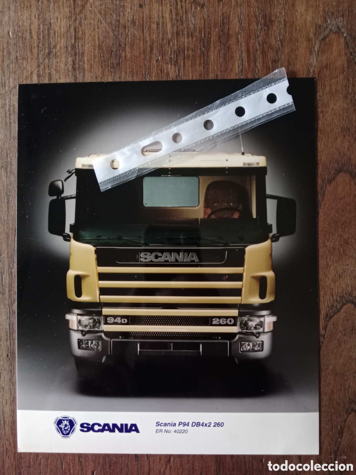 Paper Collecting Others: Fotograf&iacute;a cami&oacute;n scania