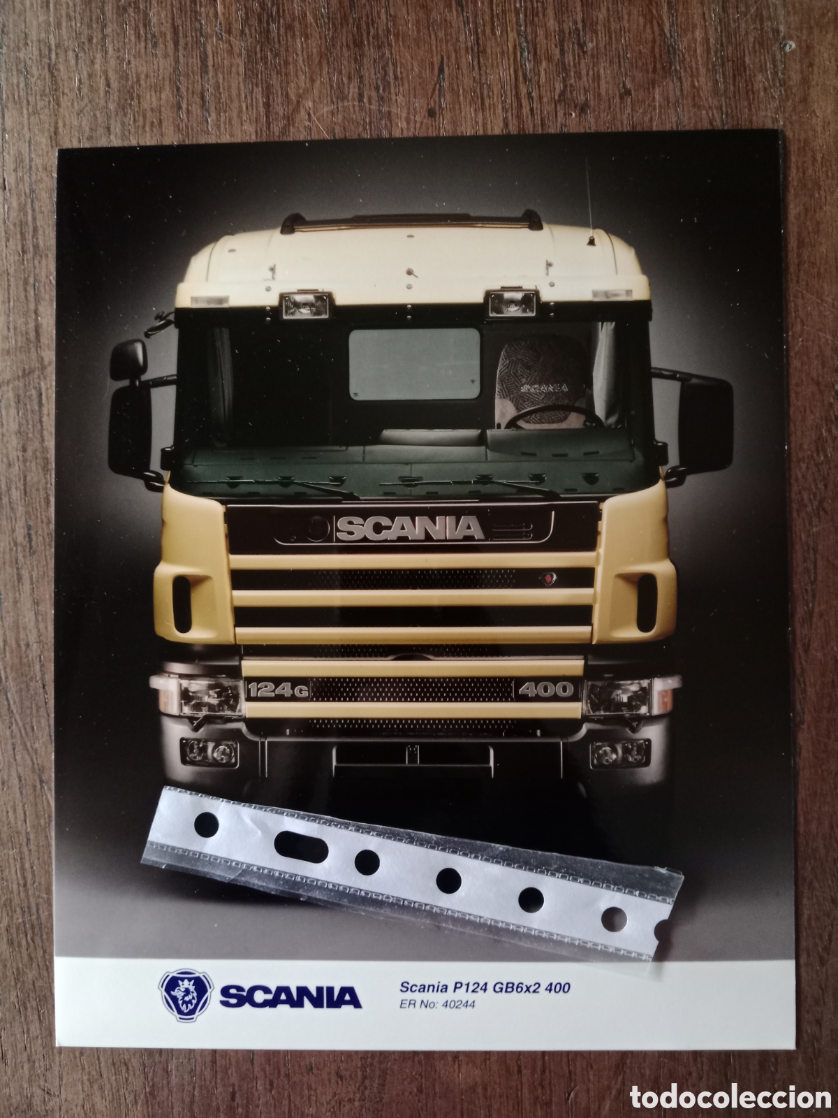 Paper Collecting Others: Fotograf&iacute;a cami&oacute;n scania