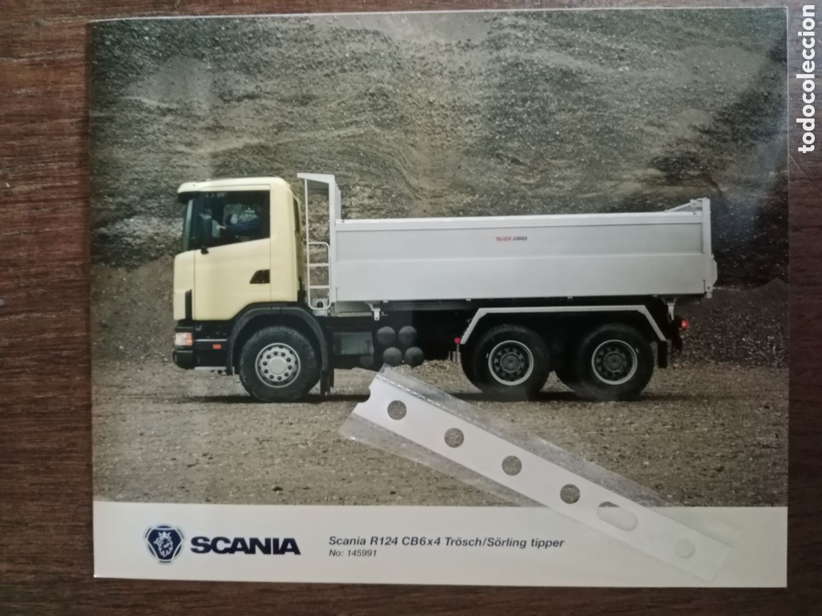 Paper Collecting Others: Fotograf&iacute;a cami&oacute;n scania