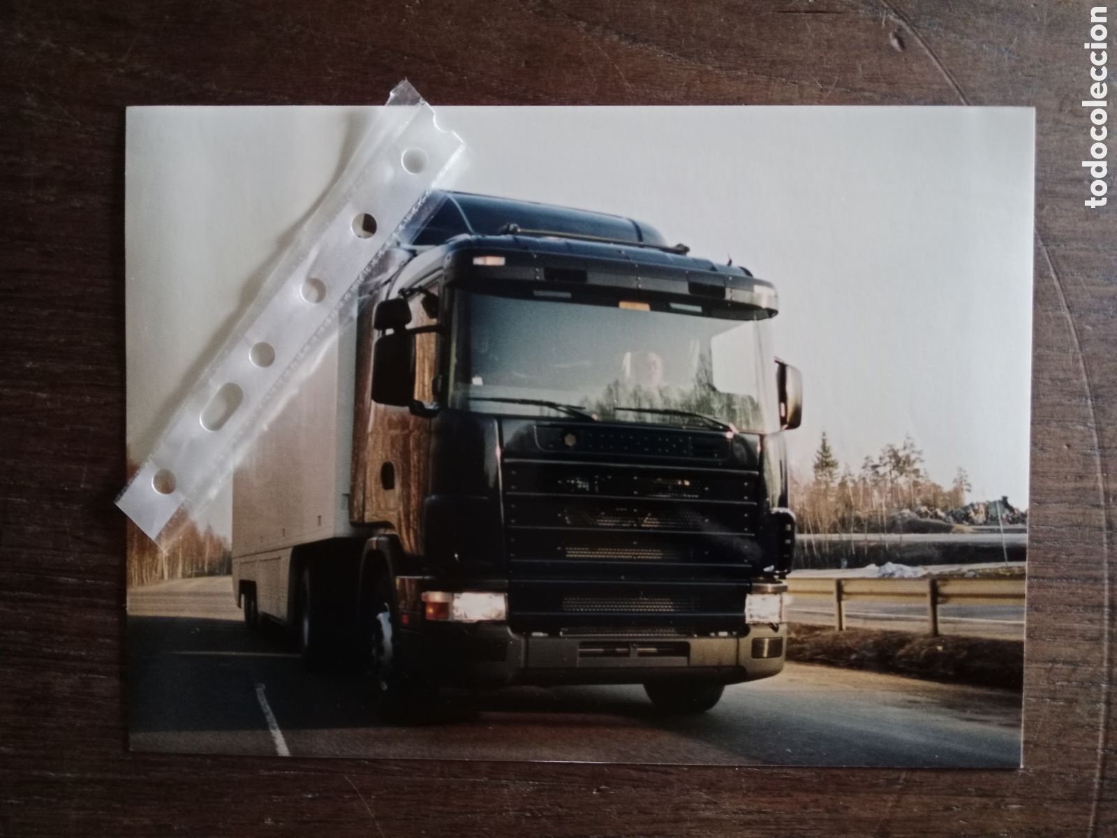 Paper Collecting Others: Fotograf&iacute;a cami&oacute;n scania