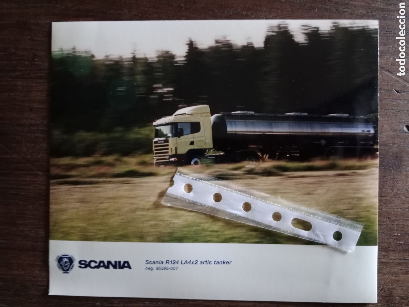 Paper Collecting Others: Fotograf&iacute;a cami&oacute;n scania