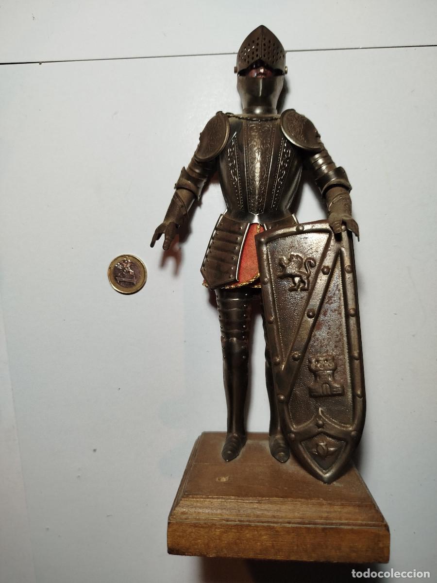 Otros Art&iacute;culos de Coleccionismo en Papel: Figura armadura medieval lata