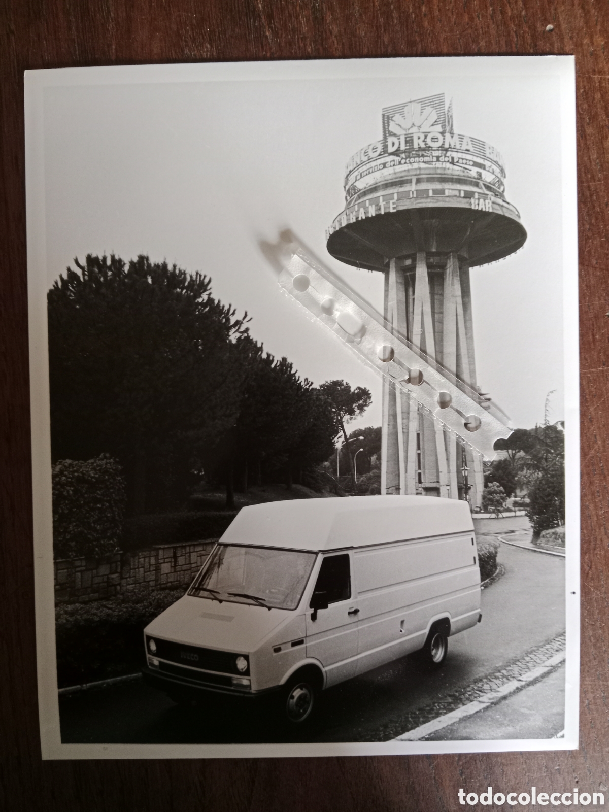Paper Collecting Others: Fotograf&iacute;a furgoneta Iveco