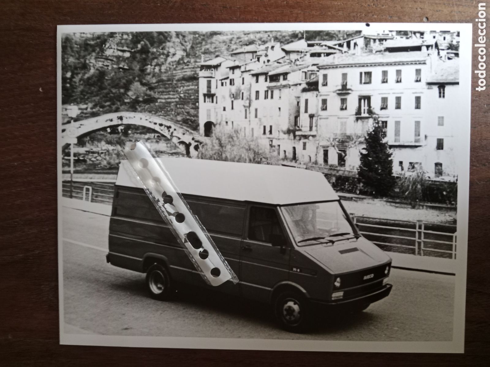 Paper Collecting Others: Fotograf&iacute;a furgoneta Iveco