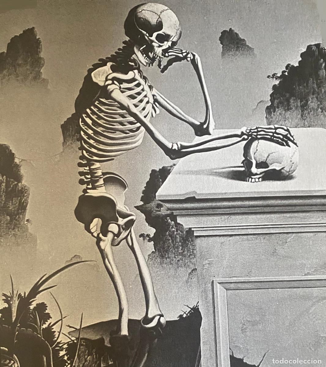 Altri oggetti di carta: L&aacute;mina enmarcable. P&aacute;gina de revista. Esqueleto hablando con calavera. Papel grueso. 18 x 20 cm.