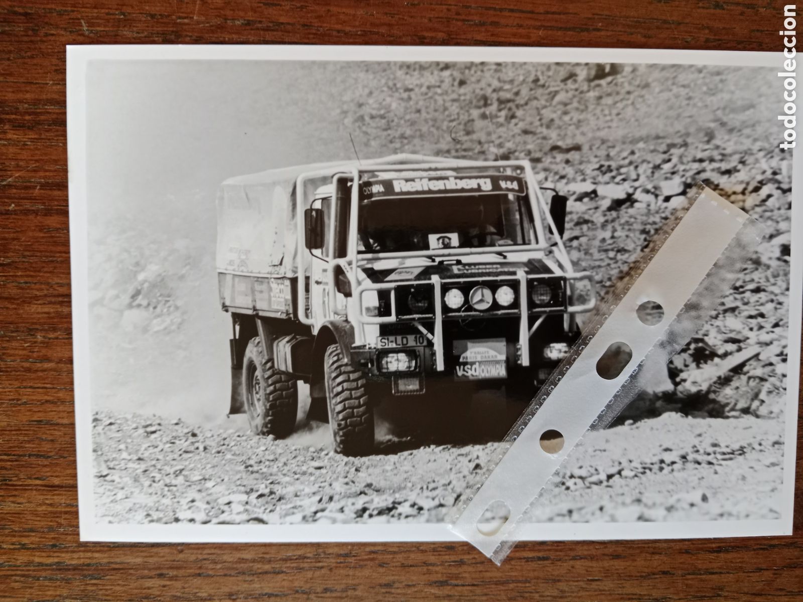 Outros artigos de papel: Fotograf&iacute;a cami&oacute;n mercedes Benz unimog
