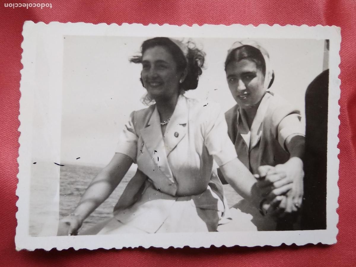 Sammelleidenschaft Andere Papierartikel: Fotograf&iacute;a mujeres en el mar con viento. Original. A&ntilde;os 50. Z-23